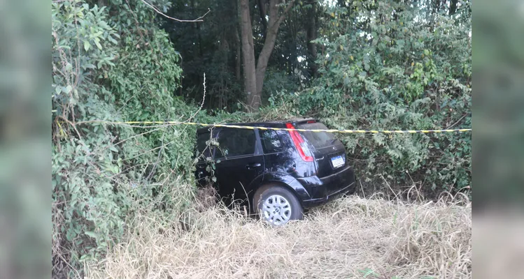 Imagens mostram a remoção de suspeito morto em tiroteio em PG