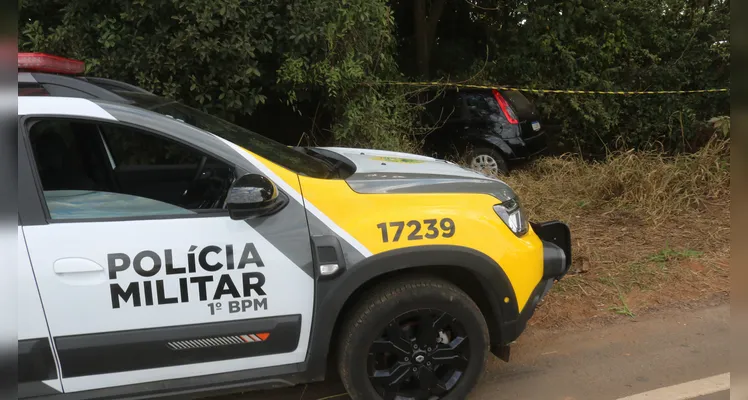 Imagens mostram a remoção de suspeito morto em tiroteio em PG