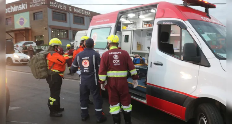 Uma colisão múltipla com dez veículos deixou 16 pessoas feridas no fim da tarde de quinta-feira (17).