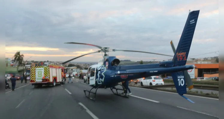 Uma colisão múltipla com dez veículos deixou 16 pessoas feridas no fim da tarde de quinta-feira (17).