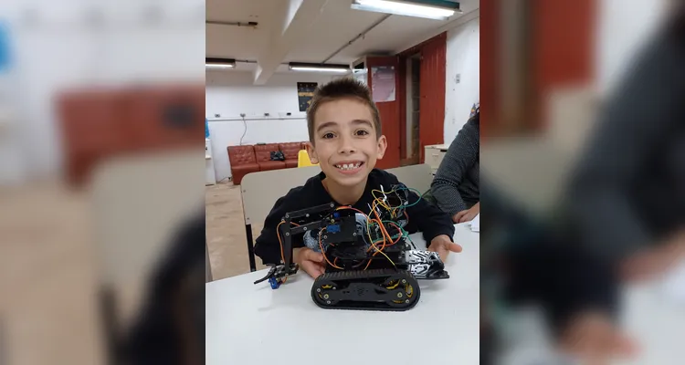 Menino brilha na OBA e se torna único medalhista de ouro de PG