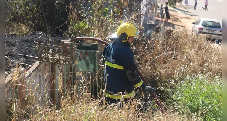 Casa pega fogo e deixa um homem ferido em Ponta Grossa