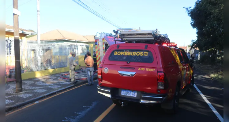 Incêndio na região de Oficinas mobiliza equipes do Corpo de Bombeiros em PG