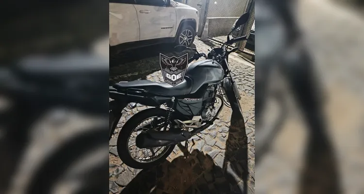 Homem e mulher são presos por tráfico de drogas na Vila São Francisco