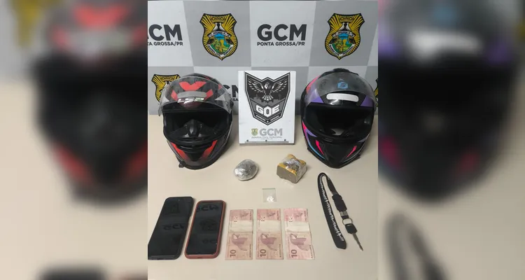 Homem e mulher são presos por tráfico de drogas na Vila São Francisco