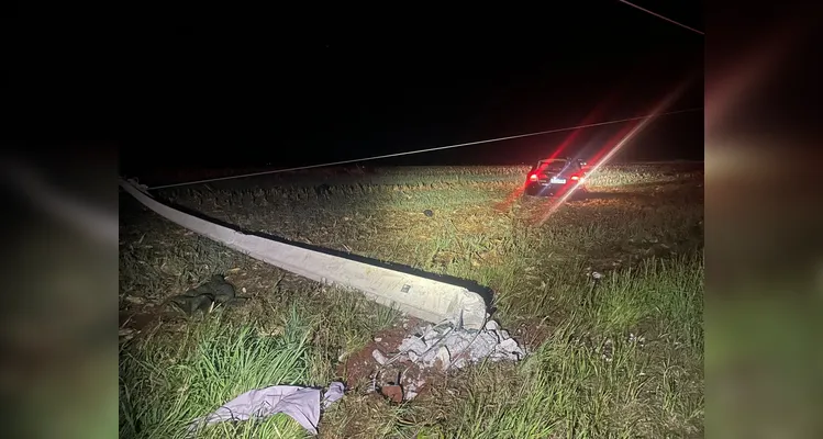 Motorista perde controle da direção e atinge poste na PR-340 em Tibagi