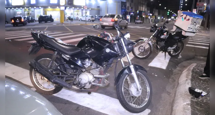 Colisão entre duas motocicletas deixa um ferido em Ponta Grossa