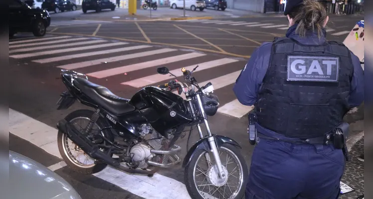Colisão entre duas motocicletas deixa um ferido em Ponta Grossa