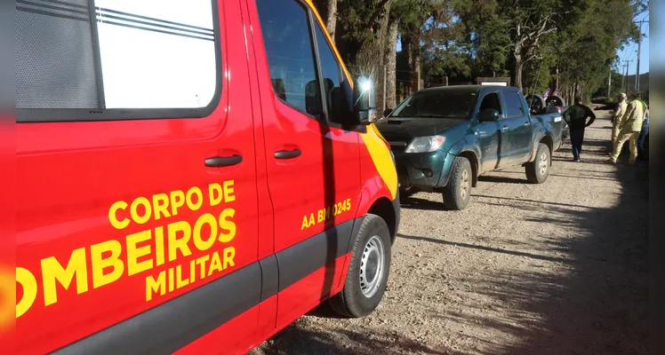 Homem que ia ao ‘Buraco do Padre’ capota carro e fica ferido em PG