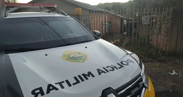 Incêndio criminoso é atendido pelos bombeiros no bairro Contorno, em PG