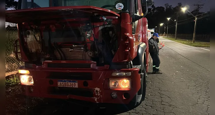 Acidente envolveu um Volkswagen Up e um caminhão Iveco