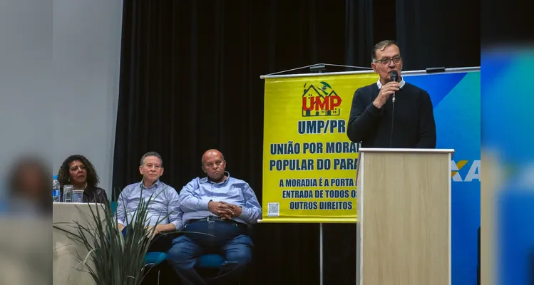 A solenidade, realizada no Teatro Municipal, contou com a presença de lideranças municipais e da União.