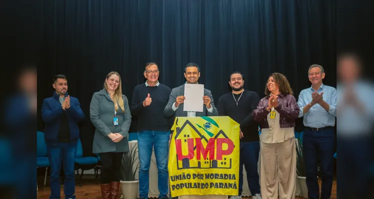 A solenidade, realizada no Teatro Municipal, contou com a presença de lideranças municipais e da União.