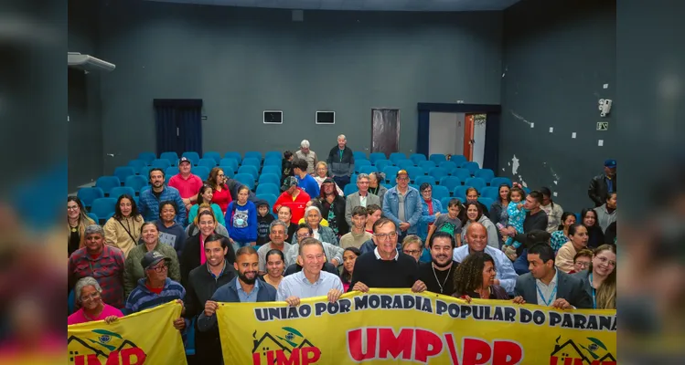 A solenidade, realizada no Teatro Municipal, contou com a presença de lideranças municipais e da União.