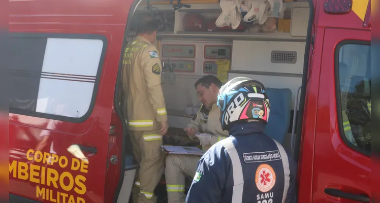 Mulher sofre contusão na cervical em tombamento de carro em PG