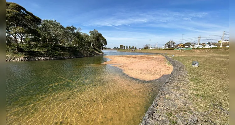 Lago de Olarias apresenta escassez de água em Ponta Grossa, veja fotos