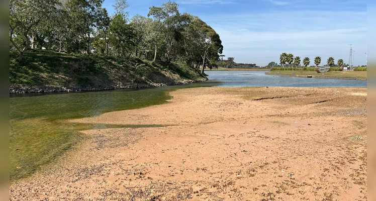 Lago de Olarias apresenta escassez de água em Ponta Grossa, veja fotos