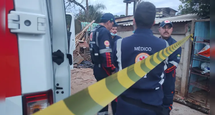 Homem em surto faz quatro pessoas reféns em Ponta Grossa
