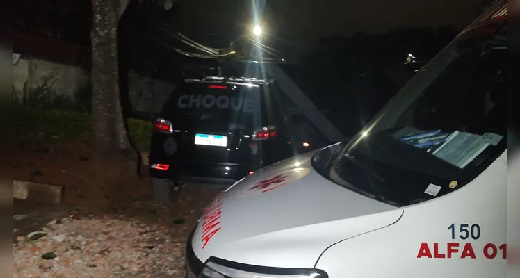 Homem em surto se rende após horas de negociação com a polícia em PG