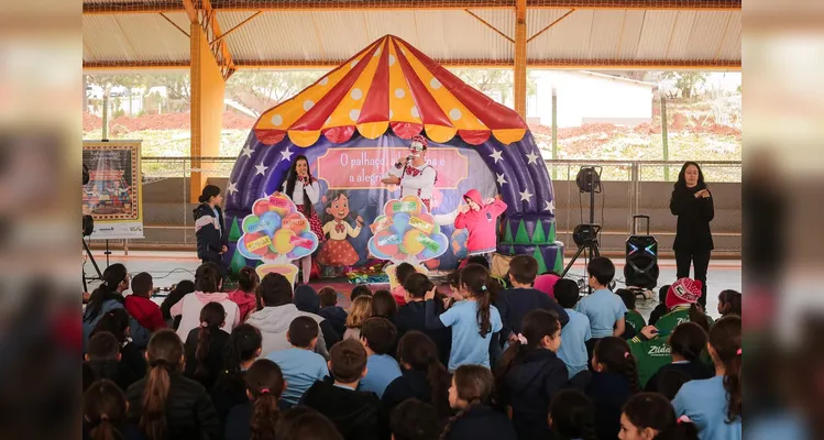 Espetáculo de combate ao bullying é realizado em escolas de PG e região