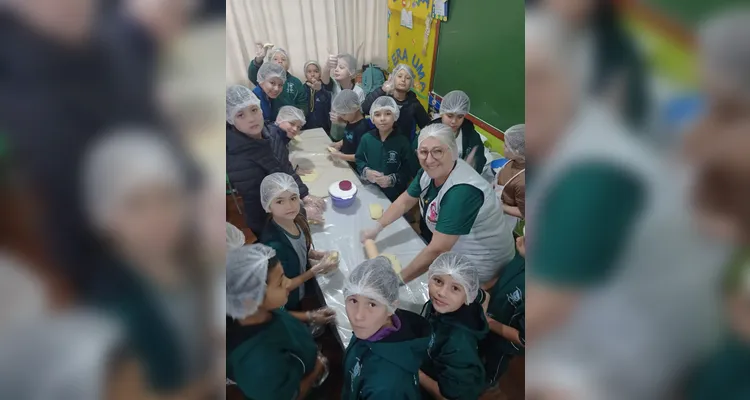 Educandos colocaram a mão na massa para realizar o trabalho.