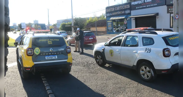 Colisão entre carros deixa menina de 9 anos ferida em PG