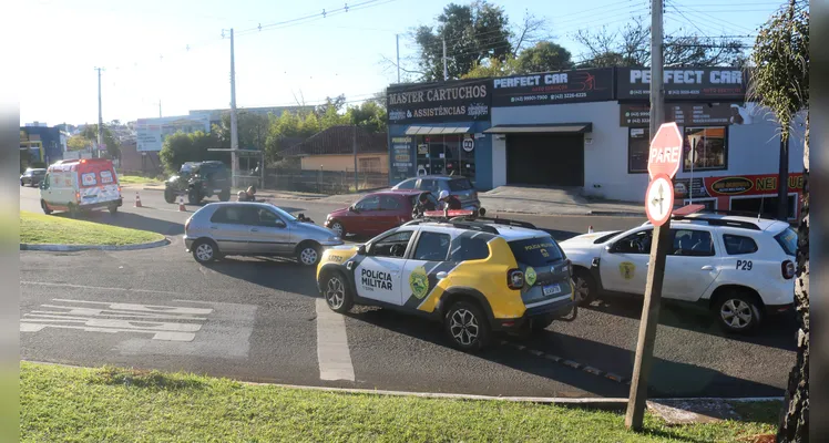 Colisão entre carros deixa menina de 9 anos ferida em PG