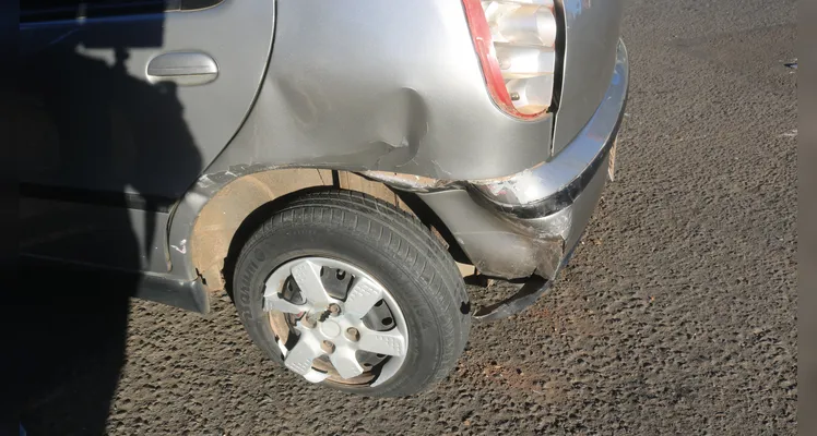 Colisão entre carros deixa menina de 9 anos ferida em PG