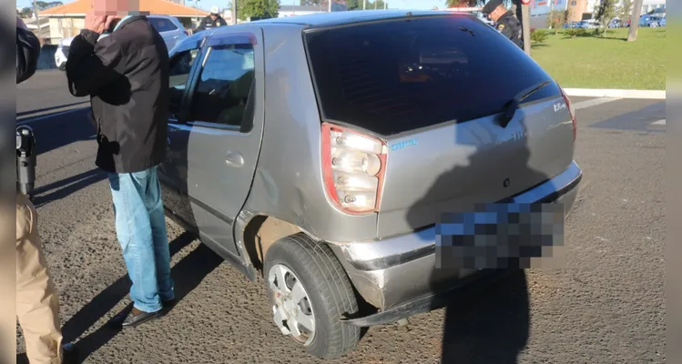 Colisão entre carros deixa menina de 9 anos ferida em PG