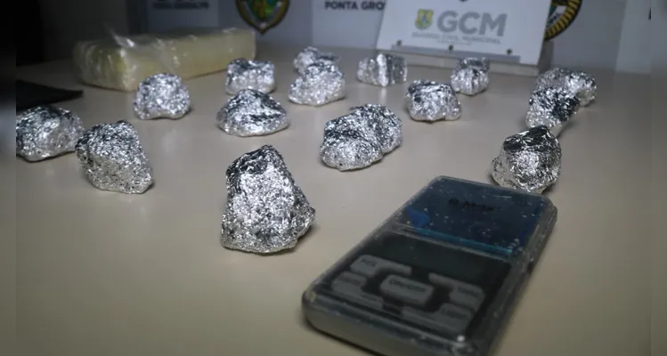Ponto de drogas em PG é localizado com crack em armazenamento
