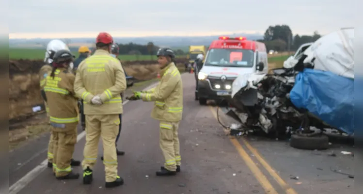 Confira imagens do acidente que deixou uma pessoa morta na PR-151 em PG