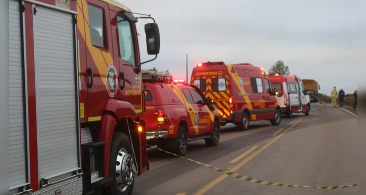 Confira imagens do acidente que deixou uma pessoa morta na PR-151 em PG