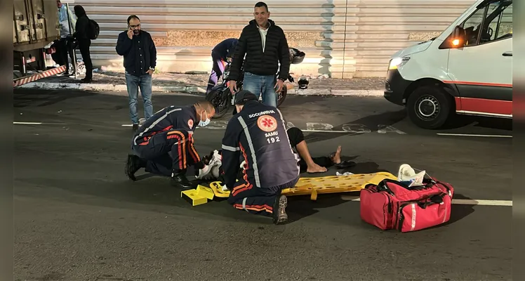 No local, a vítima precisou ser atendida por uma equipe do Samu