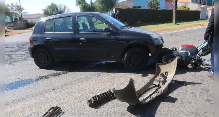 Acidente entre carro e moto deixa um homem ferido em PG