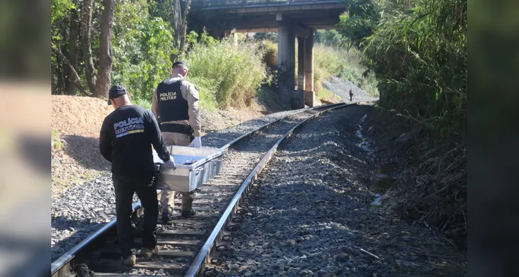 Cadáver localizado com múltiplas fraturas é identificado em PG