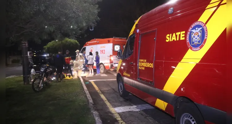 Duas motocicletas colidem e pilotos sofrem ferimentos graves em PG