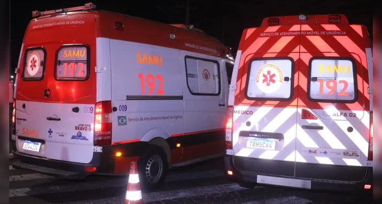 Duas motocicletas colidem e pilotos sofrem ferimentos graves em PG