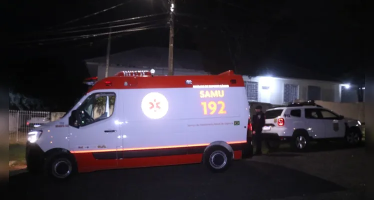 Mulher entra em surtos após descobrir suposta traição e ameaça marido com faca em PG