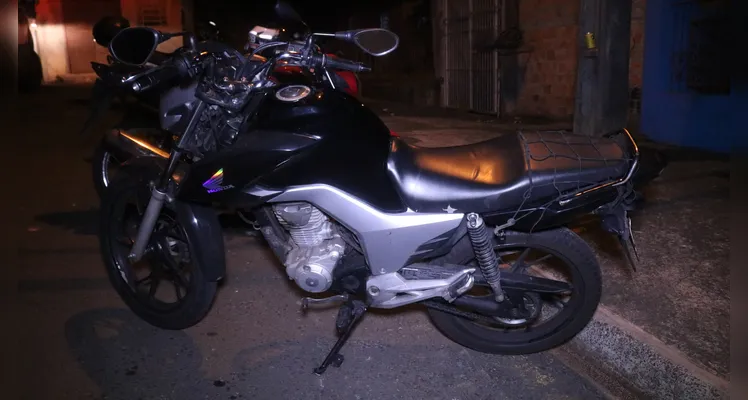 Carro colide com motociclista e foge do local do acidente em PG