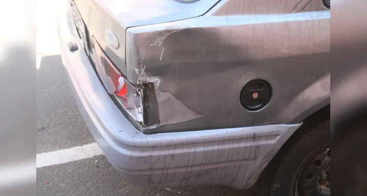 Um Ford Escort se envolveu na colisão.