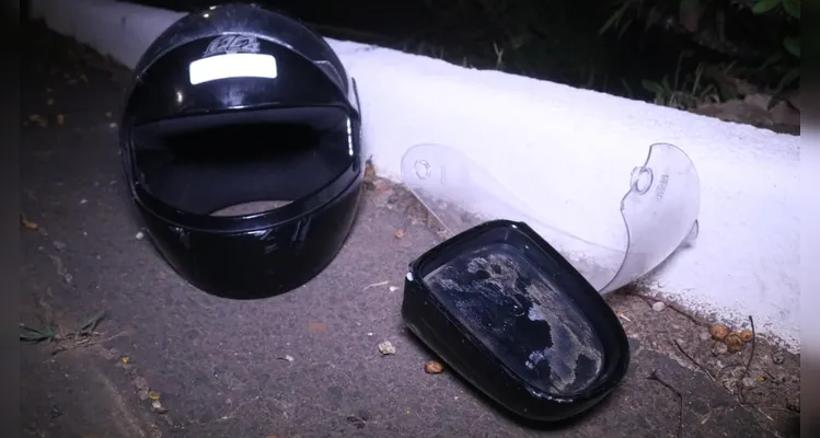 Homem dirige sem habilitação e colide contra carro em PG; moto caiu em barranco