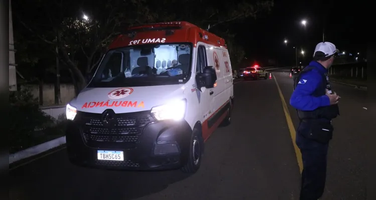 Homem dirige sem habilitação e colide contra carro em PG; moto caiu em barranco