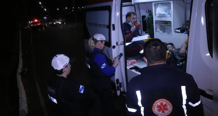 Homem dirige sem habilitação e colide contra carro em PG; moto caiu em barranco