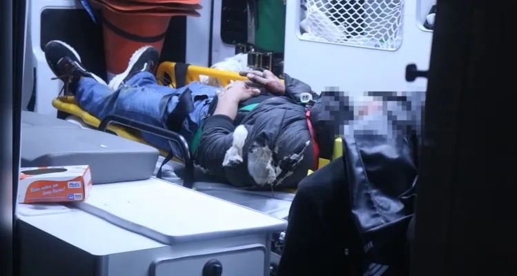 Homem dirige sem habilitação e colide contra carro em PG; moto caiu em barranco