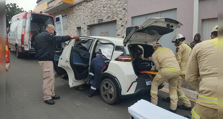 Grave acidente no Centro de PG deixa três feridos nesta sexta