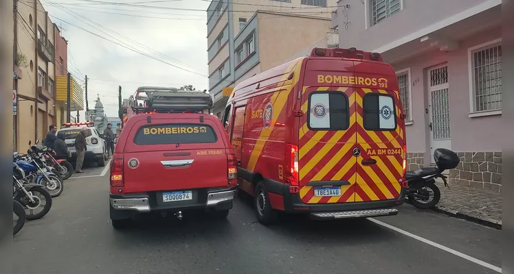 Grave acidente no Centro de PG deixa três feridos nesta sexta