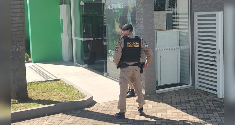 Urgente: bandido rende policial aposentado e rouba malote com R$49 mil em PG