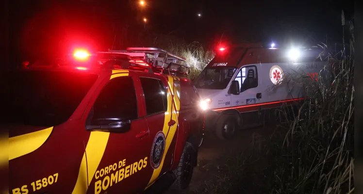 Bombeiros combateram o fogo e a vítima foi socorrida pelo Samu