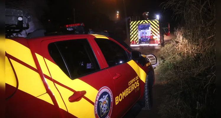 Bombeiros combateram o fogo e a vítima foi socorrida pelo Samu