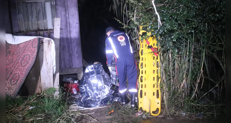 Bombeiros combateram o fogo e a vítima foi socorrida pelo Samu
